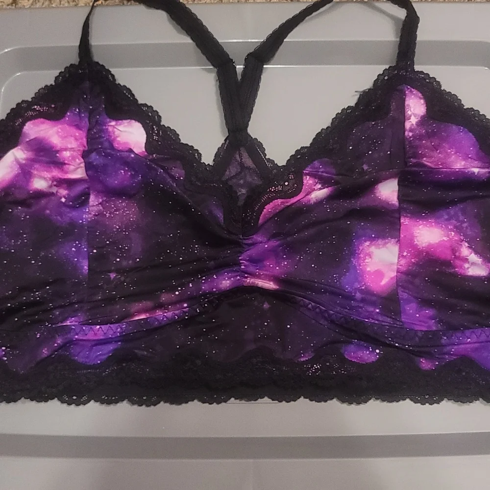 TORRID UNLINED MICROFIBER WITH LACE TRIM PRINTED BRALETTE:GALAXY BLACK: NWT:SZ 6